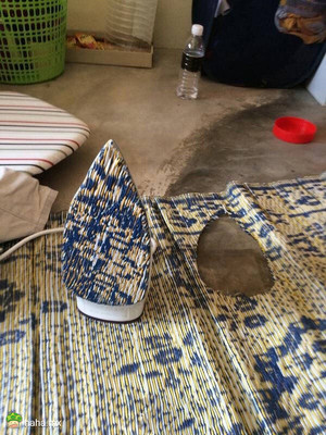 熨烫的时候接了女友的电话。。。“你为啥着急挂?是不是心虚?