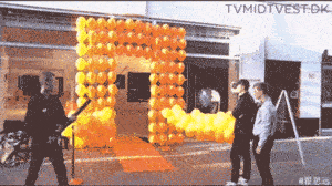 丹麦的苹果实体店迎来了排队抢购iPhone7的果粉，场面感人