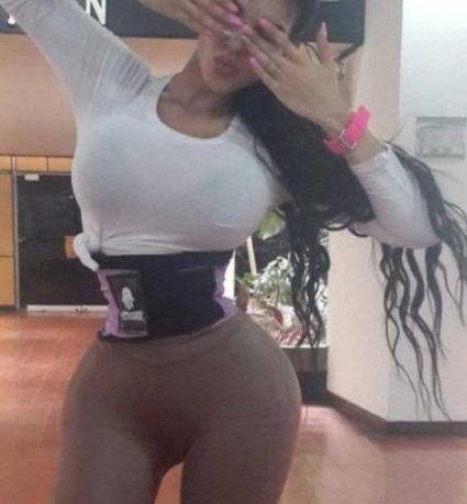 姑娘，你这腰也太细了吧，看起来好不协调呀！