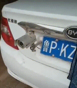 摄像头安装很到位，难道是防止追尾吗？
