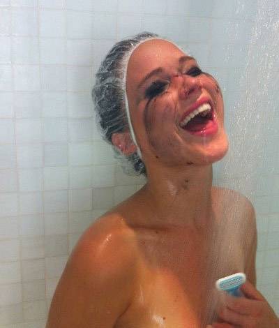 化妆美女洗澡时