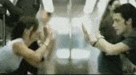 美女你在学我吗？来来来，继续学啊！