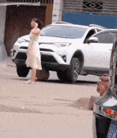 姑娘，你这是怎么开上去的？我想象不出你是怎么做到的啊！