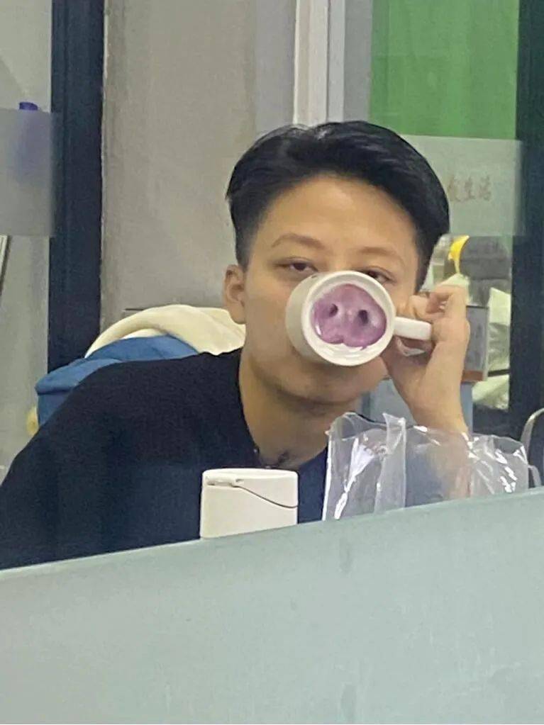 送给同事的杯子,他似乎很喜欢