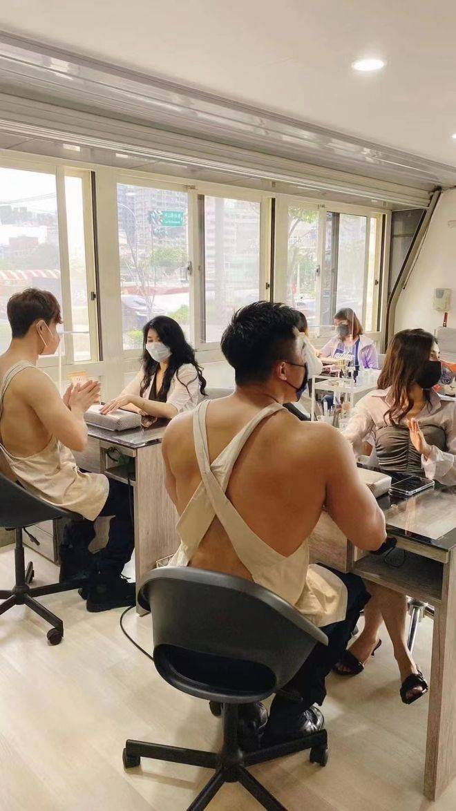 还是专心搞事业吧，搞好事业“鲜花”自来。