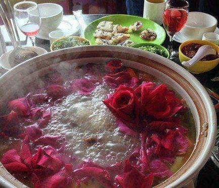 玫瑰火锅，怎么会有这么腹黑的料理