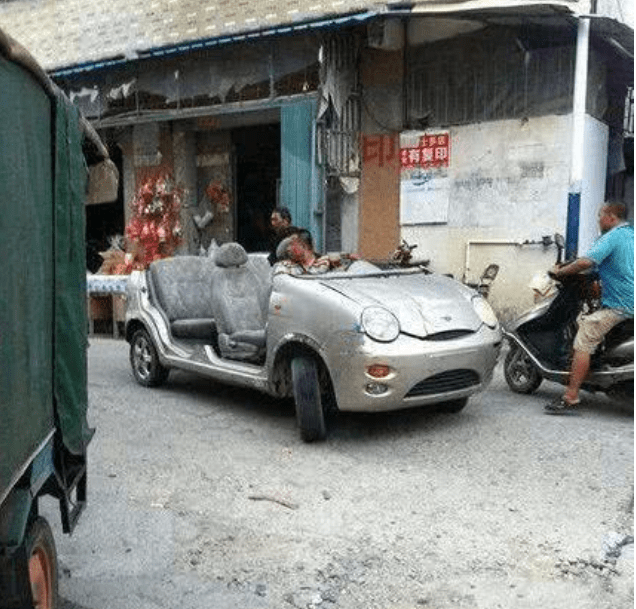 哥们，你这敞篷车很拉轰啊