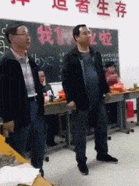 有这样一个魔性的班主任，还有什么理由不好好考试？