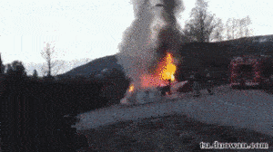 喂！你们是要杀人还是要救火？！