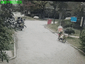 开的太快，重心高又急打方向，而且还没扣安全带