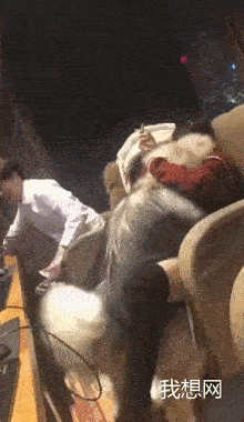 兽性大发，美女笑得很开心