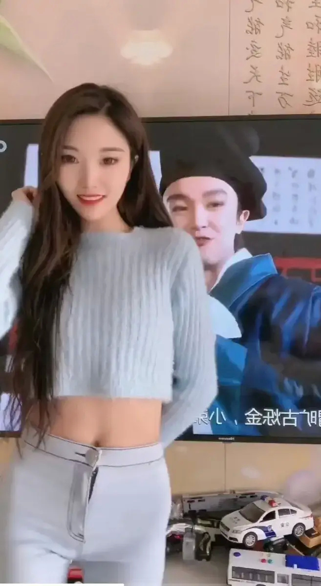 多少级的美颜才能把星爷整成这个样子!