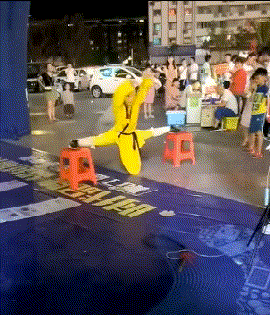 不应该是腾空而起吗，七十二变哪去了？