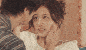 第一次住女朋友的家打算亲热，她爸突然进来了