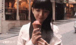 妈的！镜头招你惹你了？