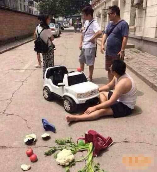 爸爸，我遇到碰瓷的了，他说我用玩具车把他撞骨折了