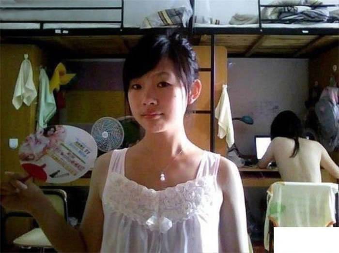 好乱的女生宿舍