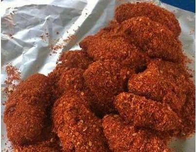 上次抱怨这家店鸡翅不辣，这次给我加了这么多辣椒啊！