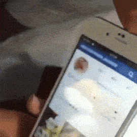 刚买的手机，室友说要试试柔软度