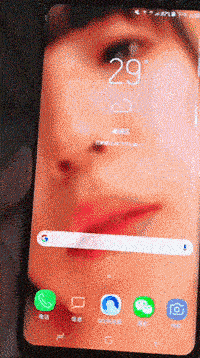 自从换了这张手机壁纸，手机屏幕都没干过