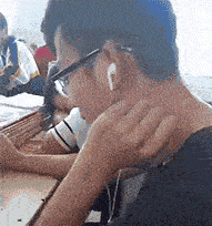 行啊小子，你起码也是关注国家大事的人，比旁边那位做白日梦的强多了