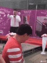 还有两瓶冰可乐等着你来旋