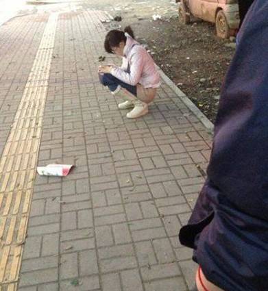 妹纸你是在上厕所吗？