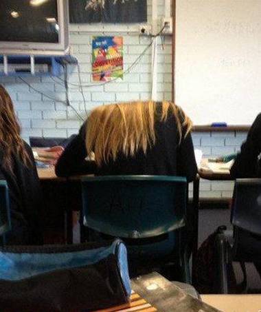 前面的妹子好吓人