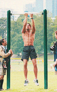 看见左边的大叔羡慕的眼神，我也想要拥有这样的男朋友啊。