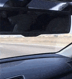 开车太不稳了，后面女生晕车拼命吐