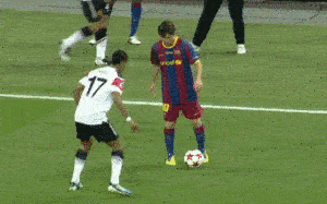 梅西过人就是这么轻松