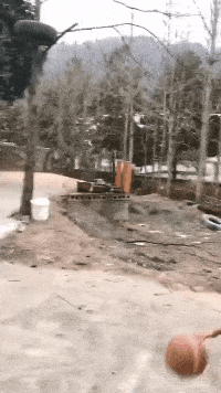 你看他用轮胎照样能投篮