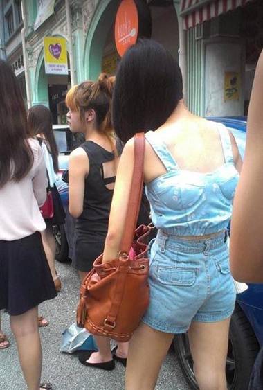 这妹子是骆驼吧