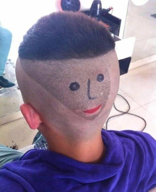 哥们，你这个发型理的很有喜感！