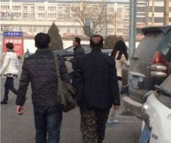 大叔，这样的发型，要多少钱才可以剪？