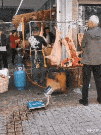 狗子：我看着怎么不像是要给我买肉吃呢？