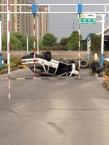 驾照考试，这哥们最后过了么？