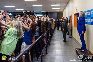 现代社交礼仪- 背向欢迎仪式。