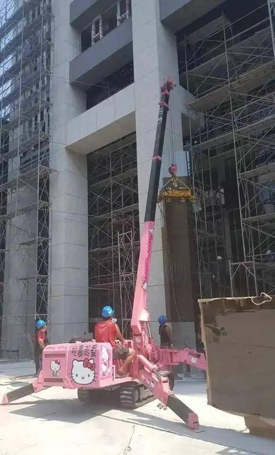 大哥：哥们！你这少女心能不能收敛一点，这都影响到我工作了