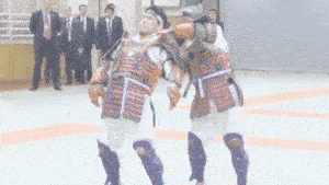 “这..他妈…是啥……哦好吧好厉害，呱唧呱唧。”