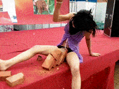 胸口碎大石什么的弱爆了