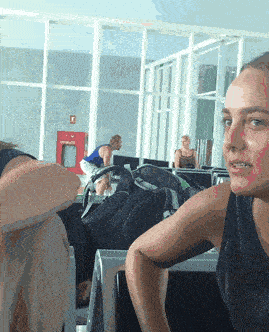 兄弟，你的健身方式有点特殊