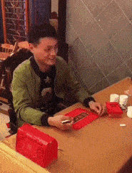 你们太过分了,份子钱捧来这么多硬币