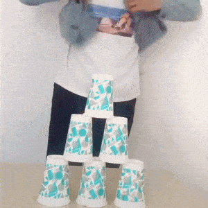 叠杯子的记录其实并不快，我能一秒搞定，不信你看。