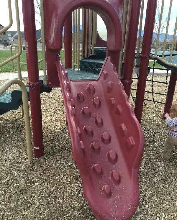 这个滑梯也被称之为熊孩子“终结者”