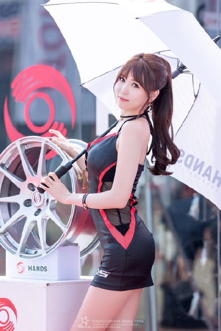 最新美女GIF邪恶动态图 美女的走光诱惑这风很是不错啊