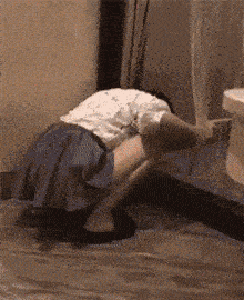 妹子你在好奇什么这里是男厕所