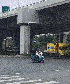 开车都能睡着,这是多困啊,晚上没有好好睡觉吗?