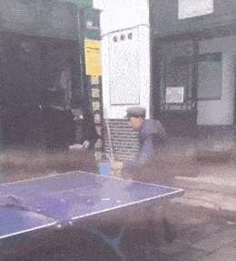 大爷，你这是传说中的‘无影手’？