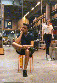 当男人坐着思考人生的时候，姑娘最好不要打扰